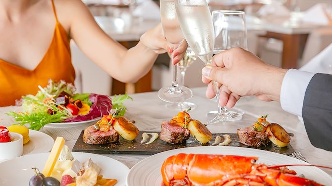 Có quy định về trang phục khi dùng bữa tại Latest Recipe không?